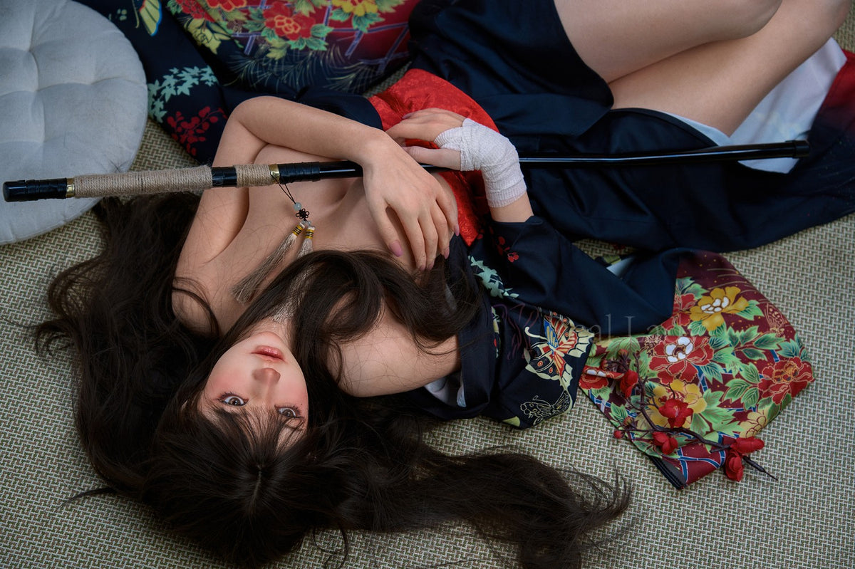 Evie Sex Doll (Real Lady 150 cm F-Cup T4 RST silikoon)