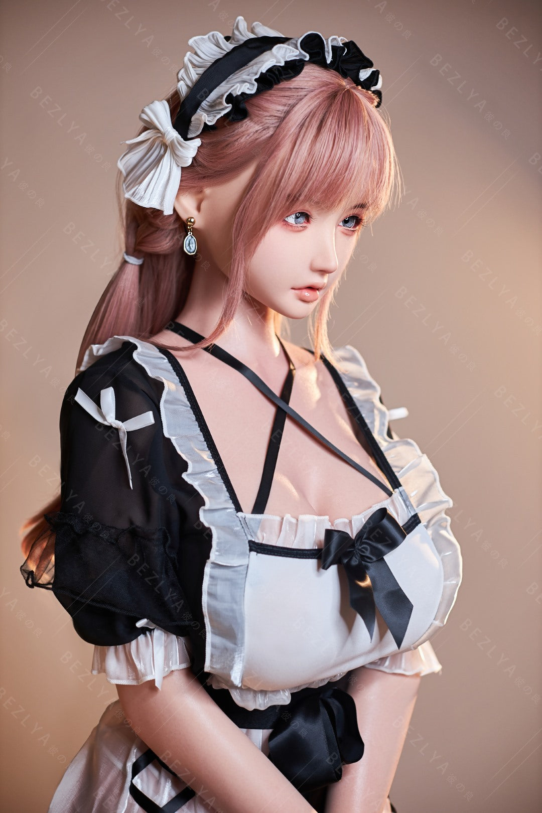 Vanilje seksnukk (Bezlya Doll 155 cm H-tass 2,1 silikoon)