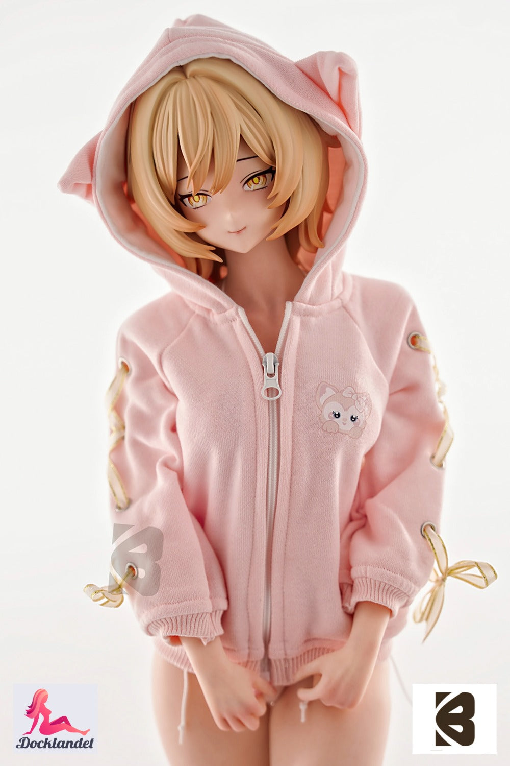 Suzuki Momomame on kaubamärgilt eksklusiivne mininukk BC-Doll. Äärmiselt realistlik ja detailne 61 cm pikkune naise miniatuur. Momomame sobib suurepäraselt kodukaunistuseks neile, kes jumaldavad naiselikku välimust, kuid kellel pole ruumi ega raha täissuuruses nuku jaoks. Realistlik miniatuur sobib hästi ka pildistamiseks ja loomulikult erinevate eksootiliste privaatsemate seikluste ja fantaasiate jaoks.