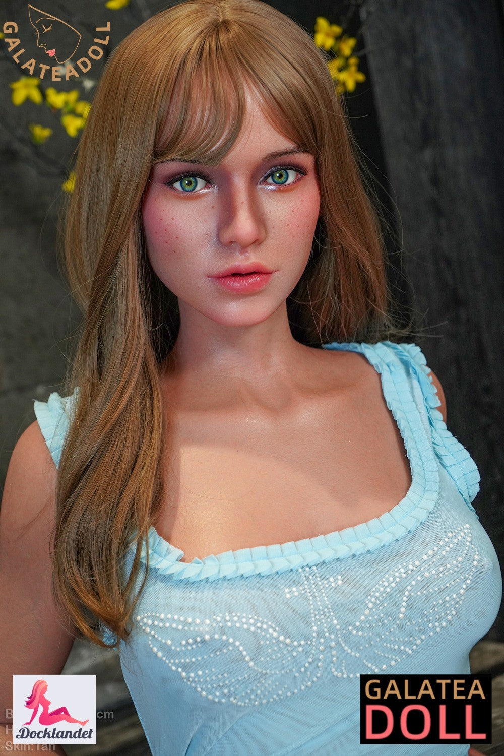 Fiona on kaubamärgilt eksklusiivne elusuuruses nukk Galatea Doll. 163 cm pikkune saleda kuju ja rindadega silikoonnukk D-suurusega tassiga. Galatea Doll on kogenud realistlike seksinukkude tootja. Kõik Galatea-nukud on varustatud liigutatava lõua ja realistliku suuga (ROS, tõeline suuline struktuur).