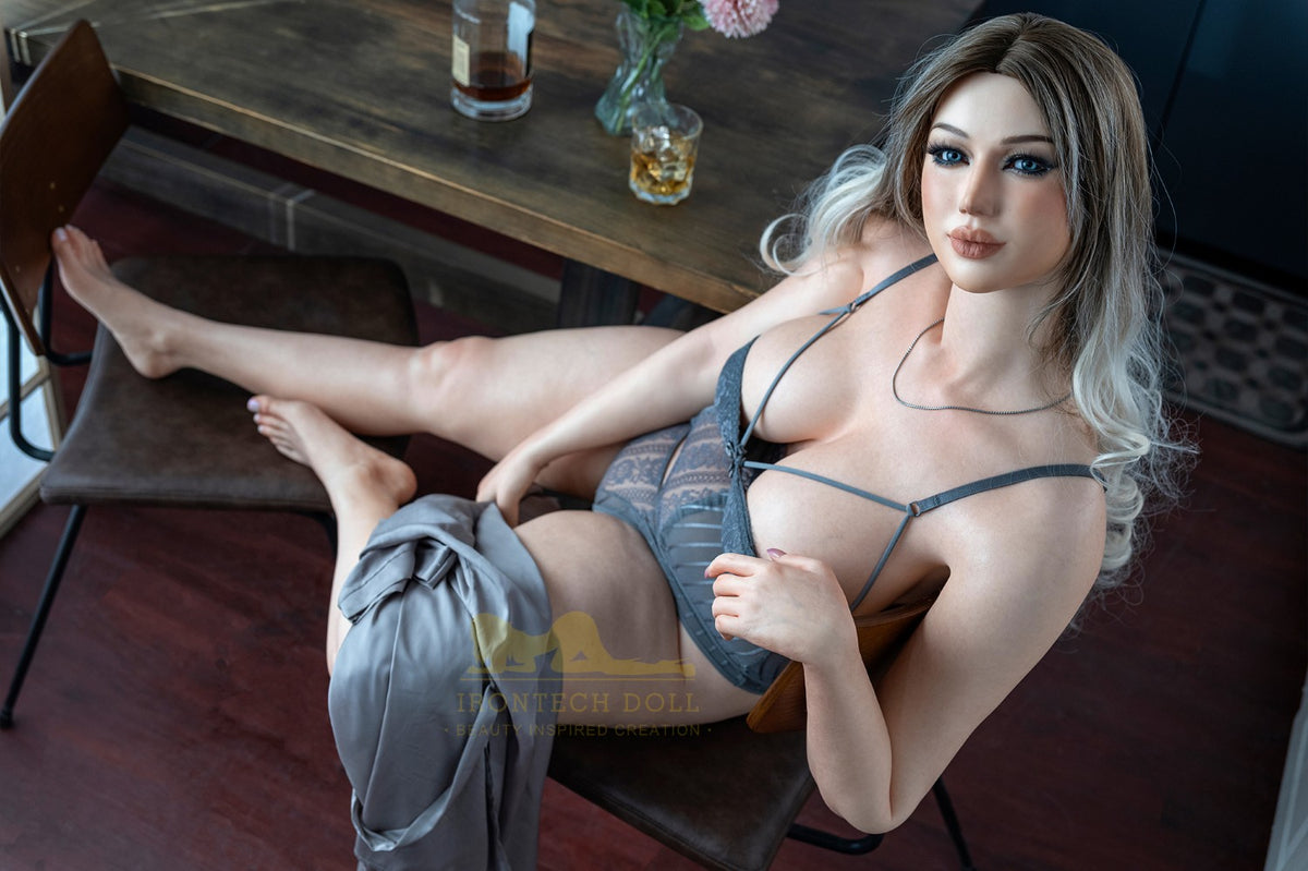Celine Seksnukk (Irontech Doll 162cm F-korv S13 silikooni)