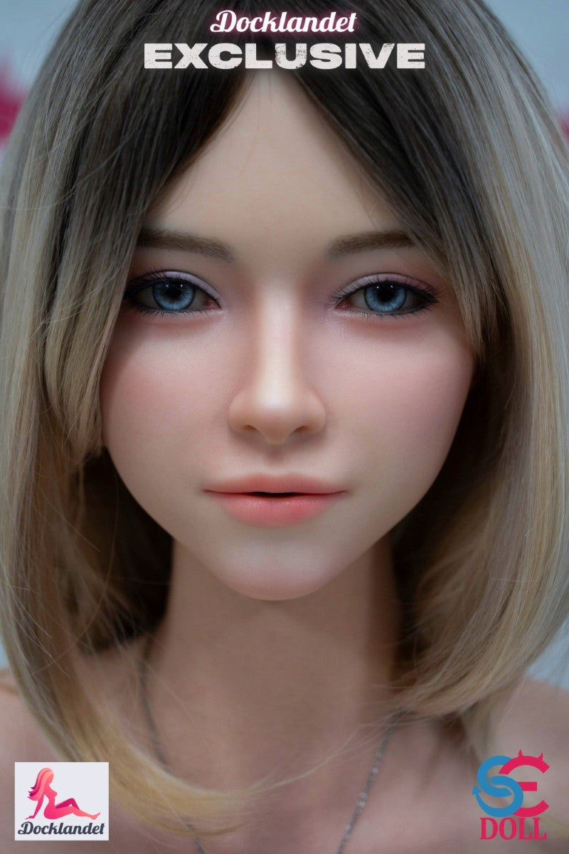 Annika.G on eksklusiivne torso sex doll varustatud tõelise nahatekstuuriga (RST), kaalulangus ja liikuva lõua ja pärissuuga pea (ROS). 114 cm pikkune loomuliku kehakuju ja suurte rindadega silikoonnukk (size F tass).