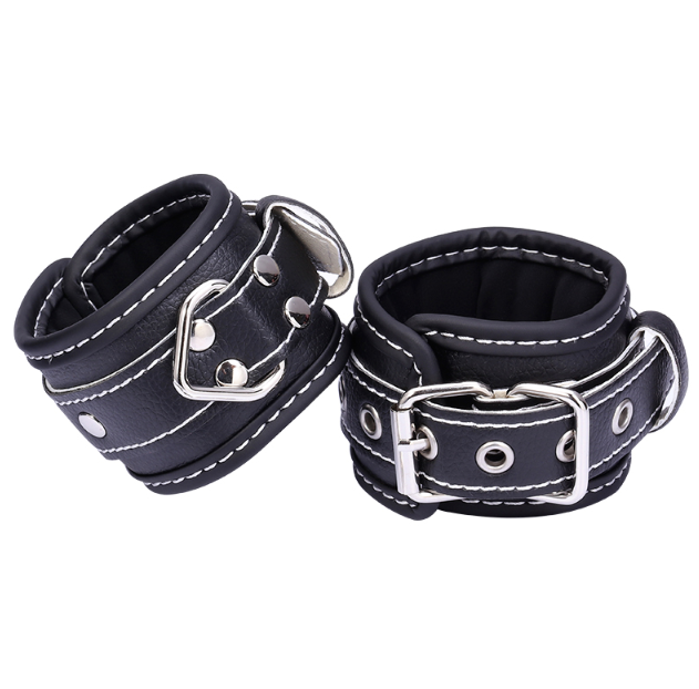 BDSM Kit - Handfängsel, piska, koppel, gagball, ögonmask (Set med 9 delar)