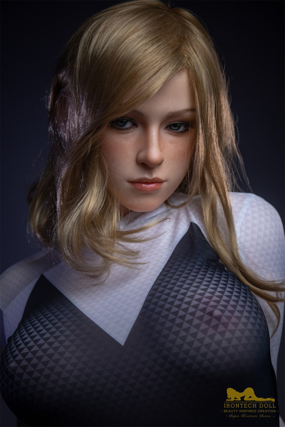 Gwen Sex Doll (Irontech Doll 167cm E-tass S38 silikoon)
