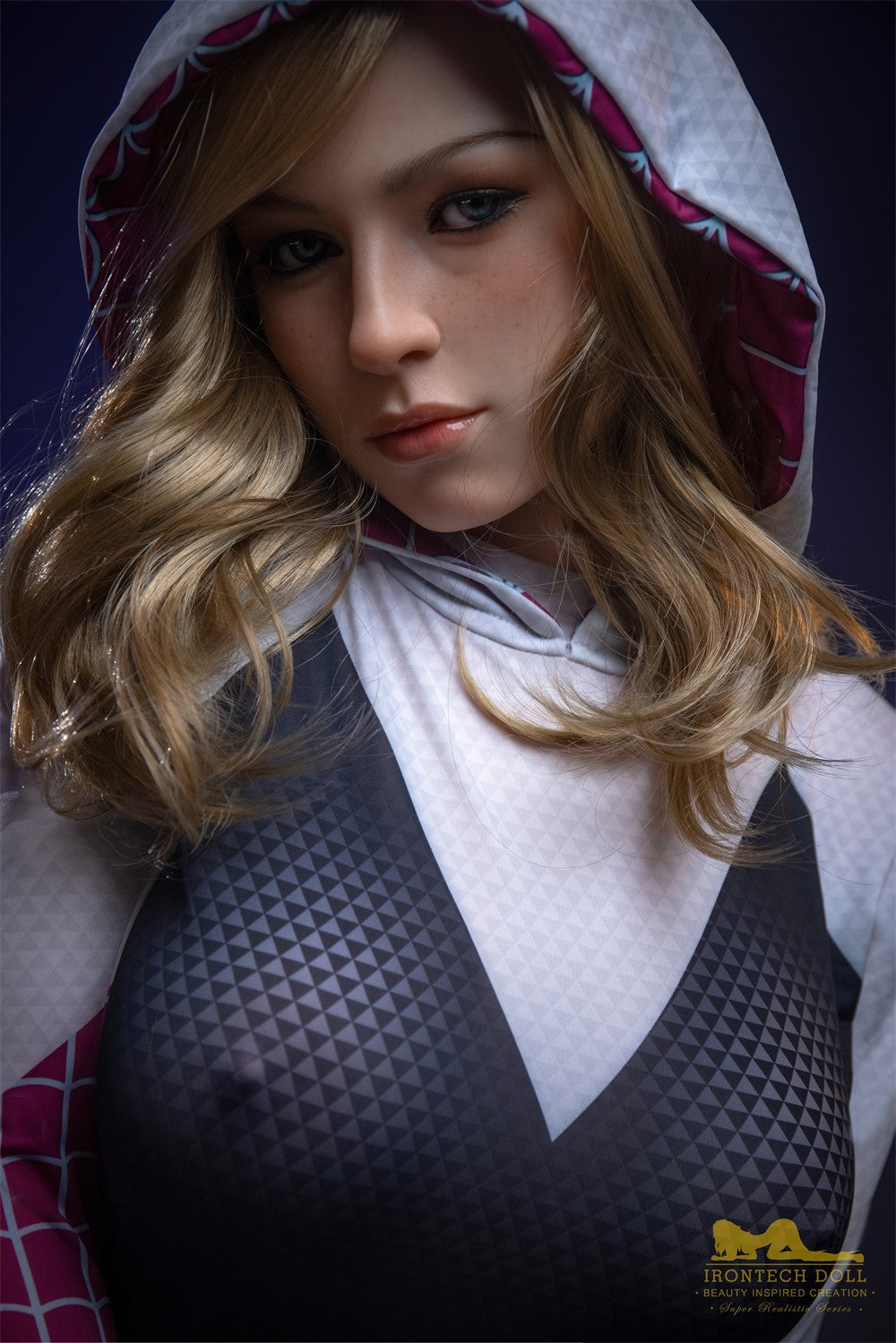 Gwen Sex Doll (Irontech Doll 167cm E-tass S38 silikoon)