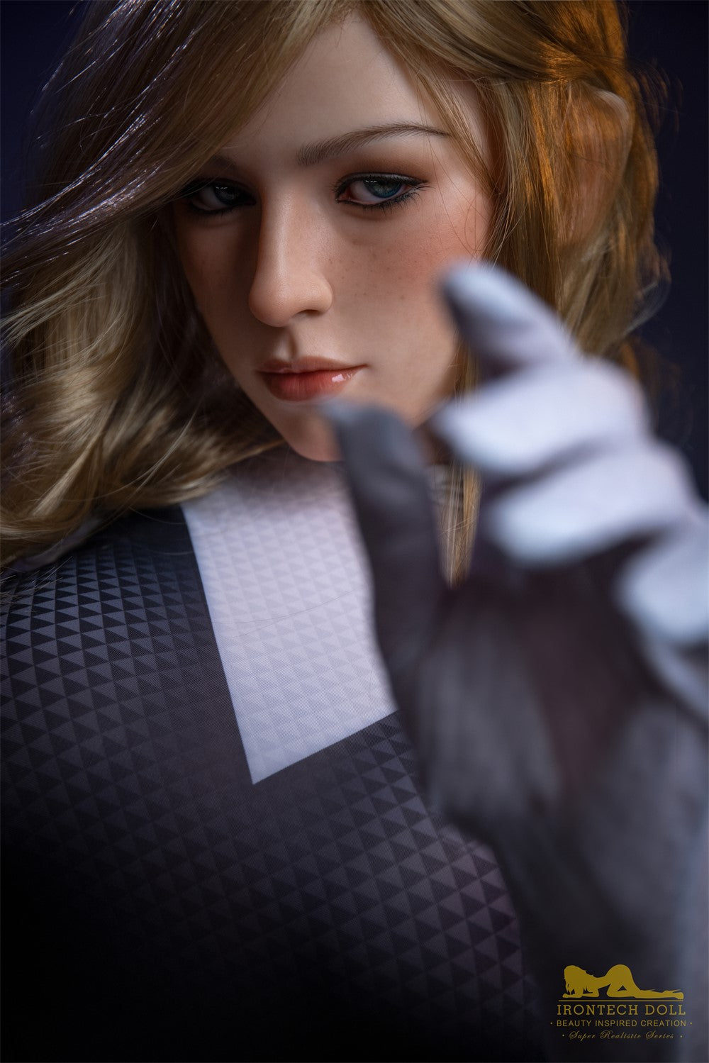 Gwen Sex Doll (Irontech Doll 167cm E-tass S38 silikoon)