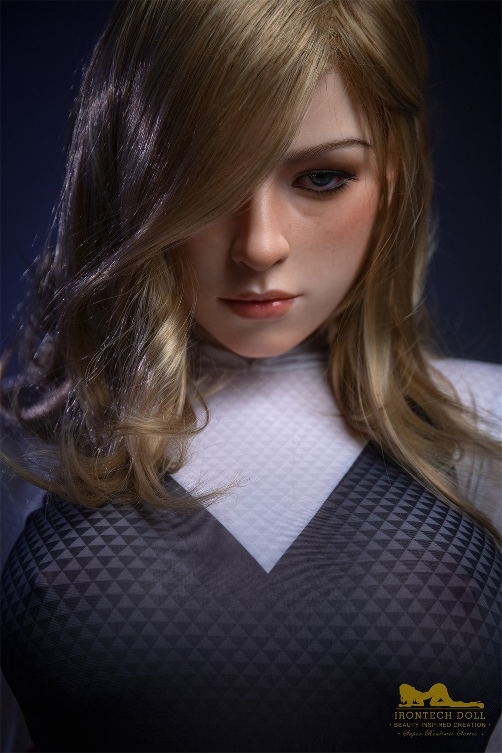 Gwen Sex Doll (Irontech Doll 167cm E-tass S38 silikoon)