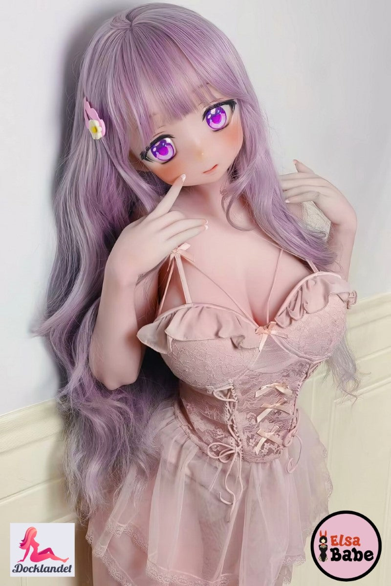ElsaBabe Seino Lemon 144 cm anime sexdocka, topless med lila hår och rosa tyg runt kroppen, visar kurvig byst och kawaii ansiktsuttryck.