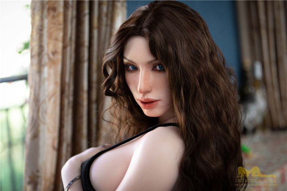Esmeralda seksnukk (Irontech Doll 166 cm C-Cup S28 silikoon)